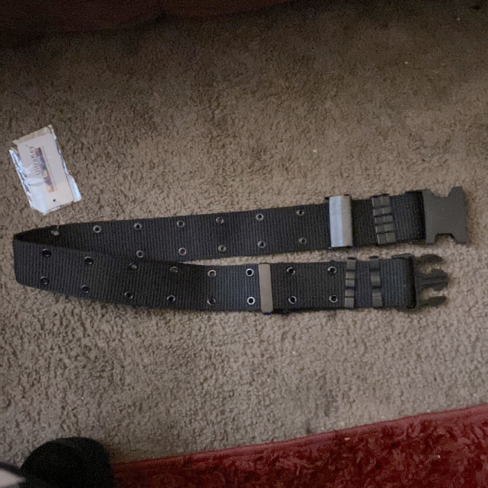 Black Dollskill adjustable belt.  3 tooth click belt. New with tags.